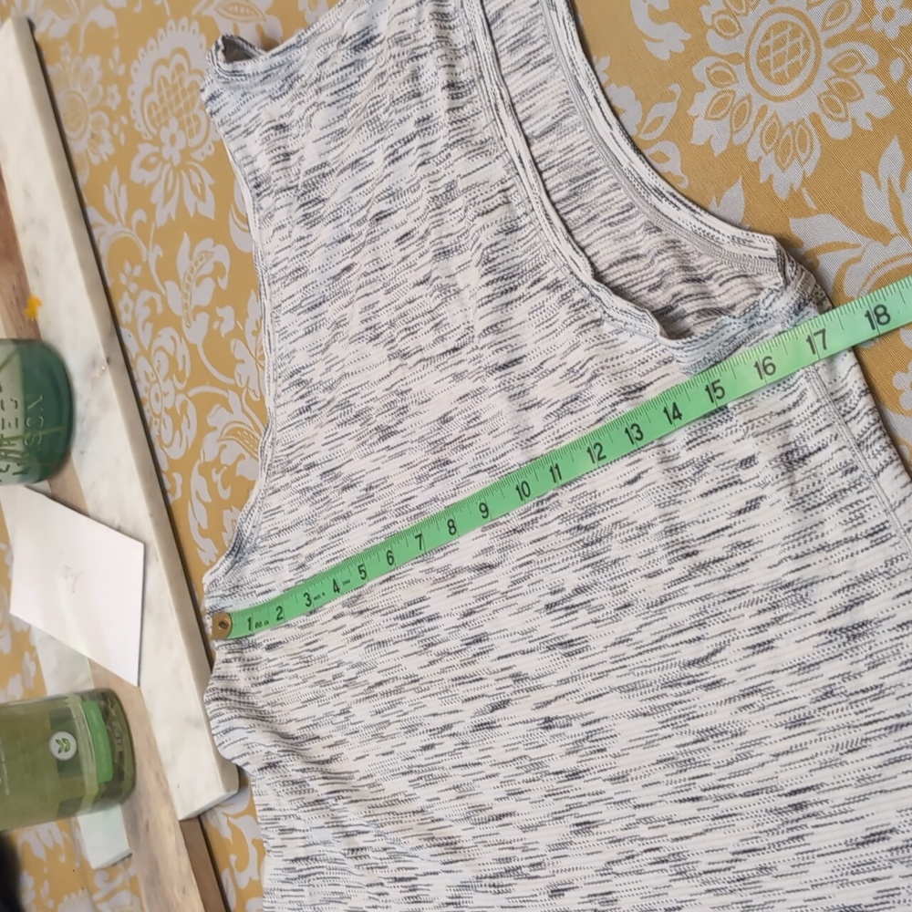 Lululemon Workout Top - Picture 4 of 5